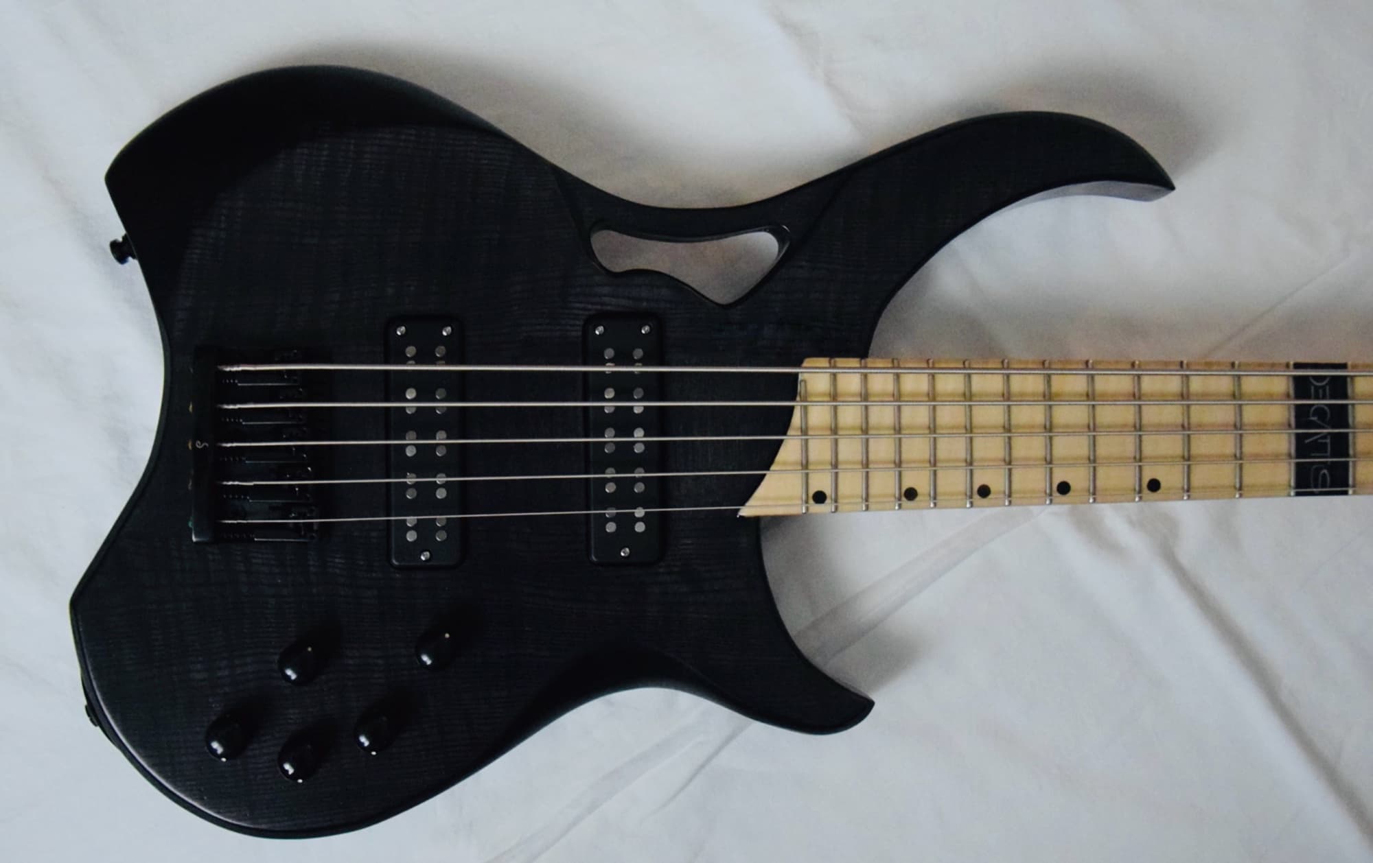 Blackhole — De Gattis 吉他